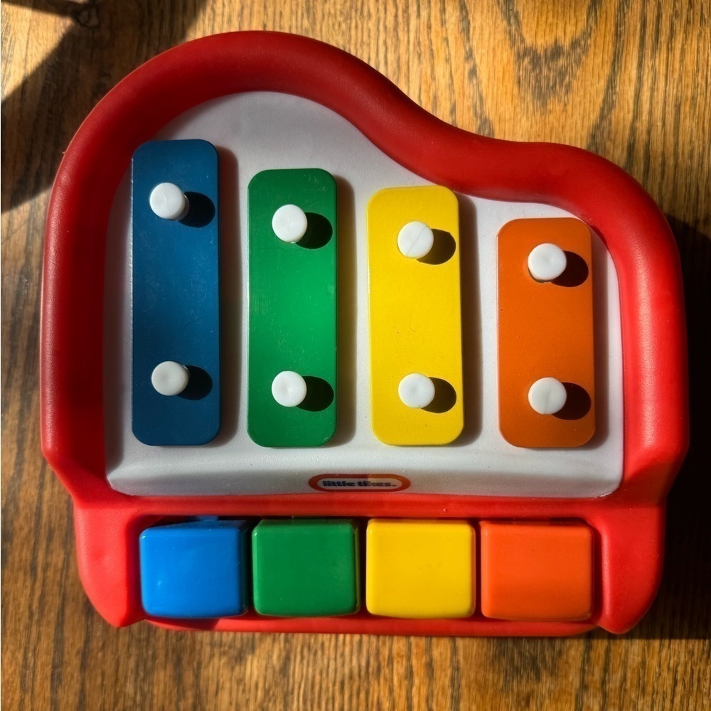 Little Tykes red 4 note xlyaphone piano
